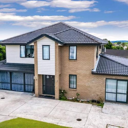 Image of Spacious Home Near Airport