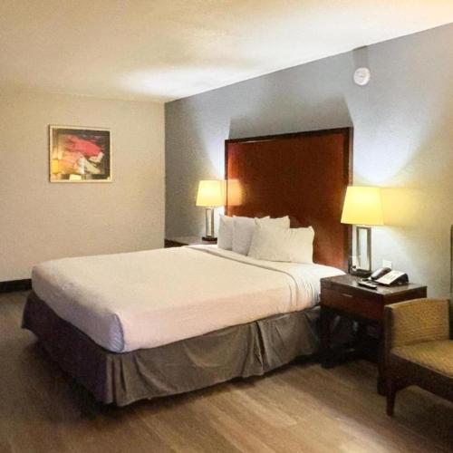 Image of Motel 6 Mesa, AZ - Downtown