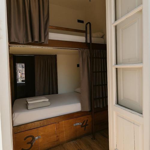 Black Swan Hostel Sevilla