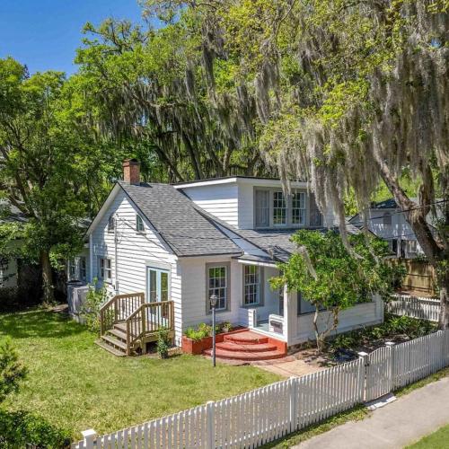 Image of White Lily Cottage