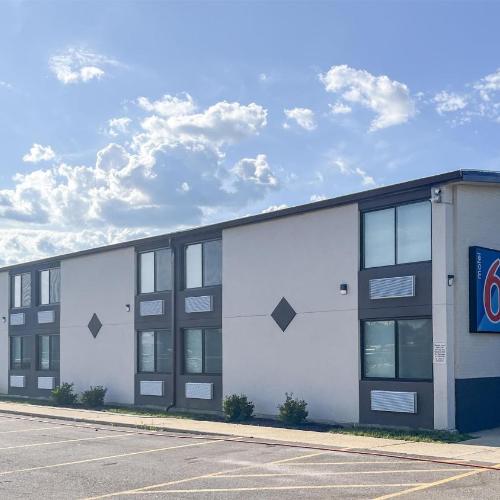 Image of Motel 6 Rockford, IL ? RFD Airport