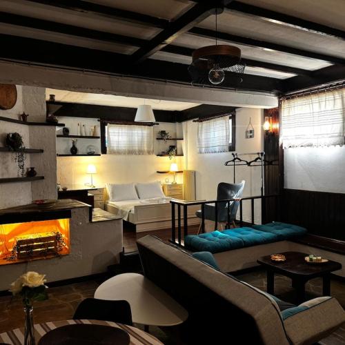 Vintage Studio - Great for Travelers in Transit