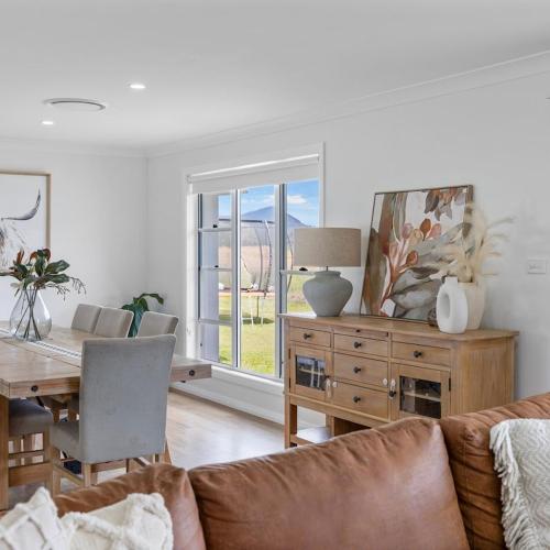 Image of Large Modern home in Mudgee
