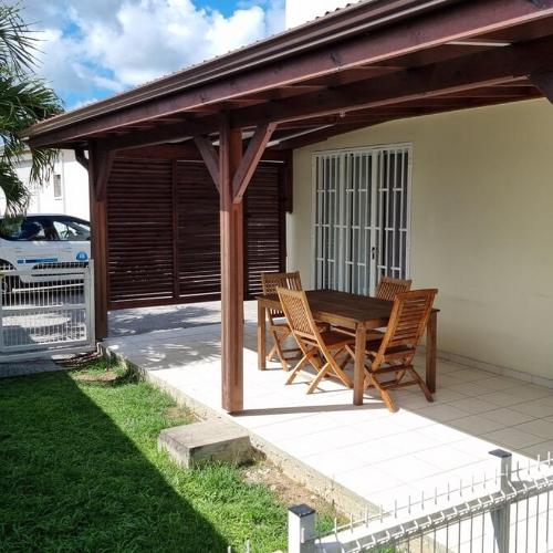 Image of Grand Appartement 2 pi�ces proche centre commercial Galleria
