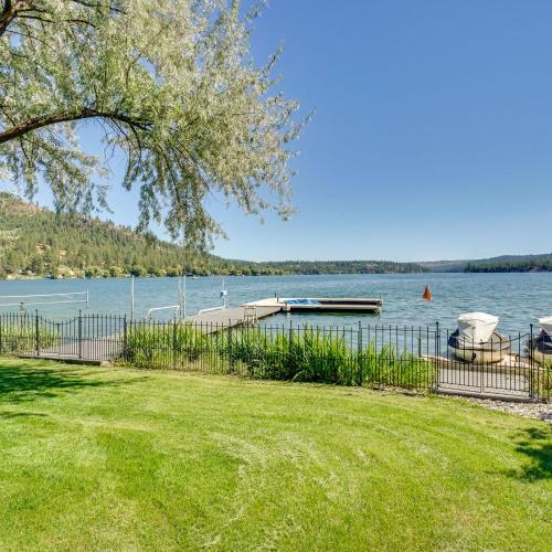 Waterfront Deck w/ Fire Pit: Lake Spokane Gem!