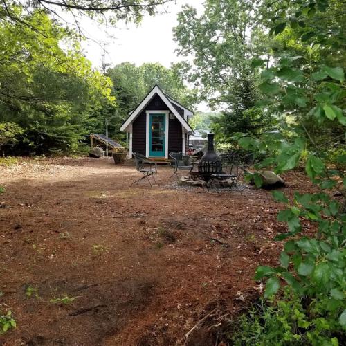 Idyllic Tiny House with a Chiminea Ideal for Weekend Getaways from Boston