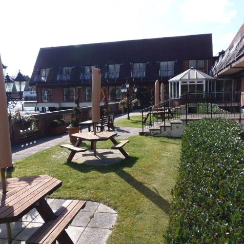 Image of Lakeside International Hotel