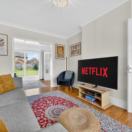 Image of City SuperHost Lovely 3 bed Wythenshawe Home