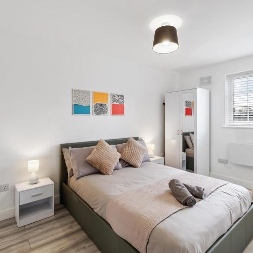 Image of Stylish 1 Bed Apt 4 Min to Airport WiFi & Parking
