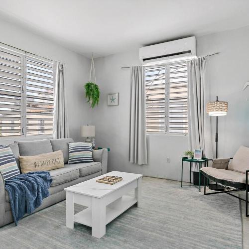Image of Town Treasure - Walkable - King Bed - AC
