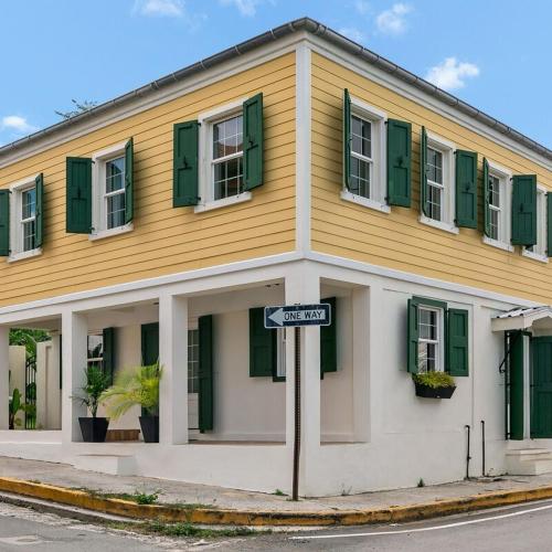 Image of Queens Promise - King Bed - Walkable - AC