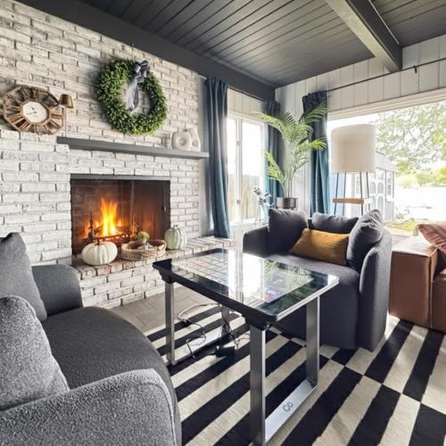 Image of Waterfront Home with Arcade, MassageChair, Firepit, Infinity Gam