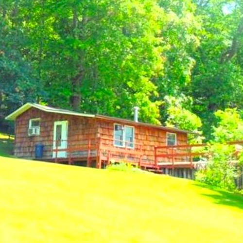 Rustic Cabin Rental near Akron, Ohio