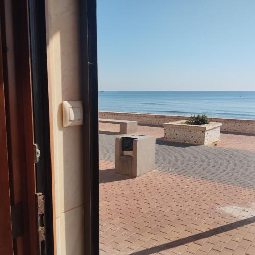 Apartamento en Primera Linea de Playa en Les Palmeres-Vistas al Mar-El Refugio del Mediterráneo