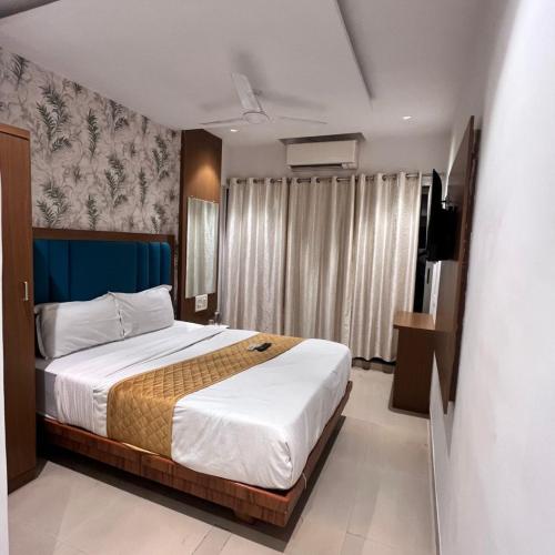Hotel Crystal Palace Near US Consulate Bandra Kurla Complex Mumbai Near Mumbai Airport Mumbai