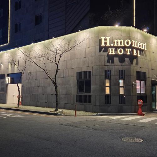 H Moment Hotel in Yangsan