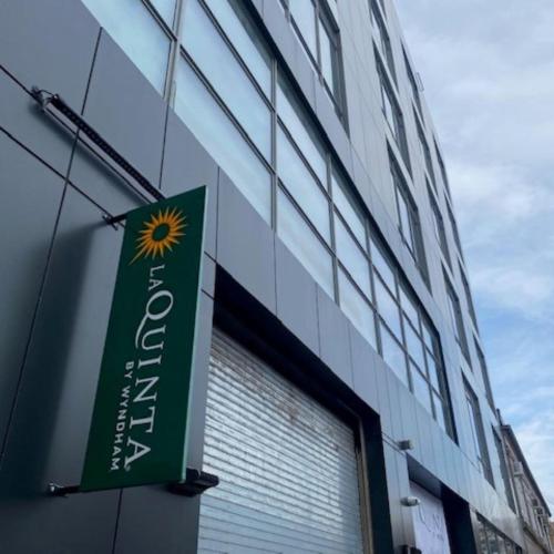 La Quinta Inn & Suites by Wyndham Jamaica NYC/JFK AirTrain