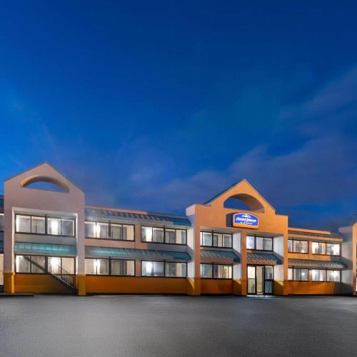 Howard Johnson by Wyndham Malden Boston Area