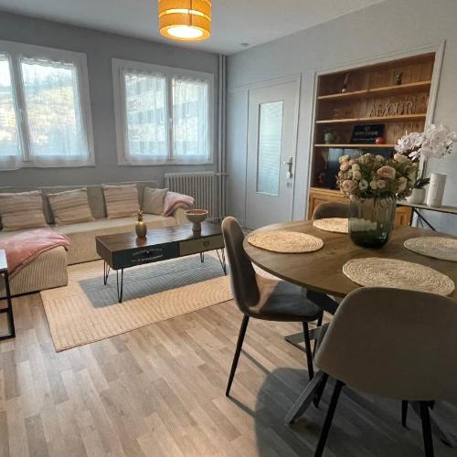 Image of Appartement � 2 pas du centre, 2 chambres, parking