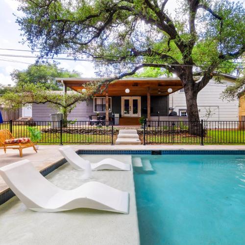 San Marcos 5BR Retreat with Pool Near TXST
