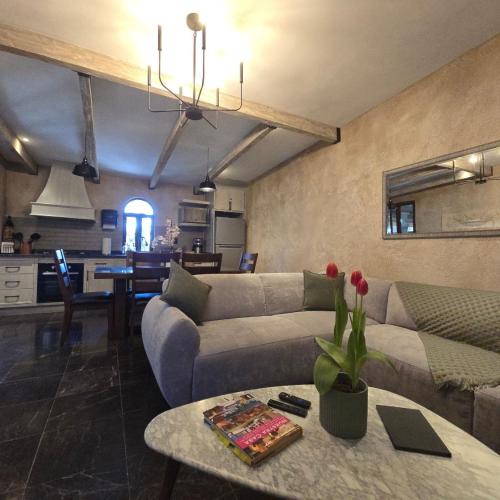 Image of Departamento Zeus: Estilo y Confort en Val?Quirico