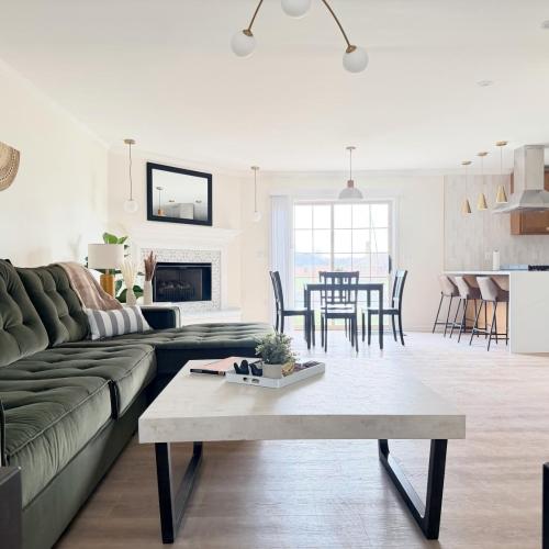 Image of Shoreham Luxe Vibrant 4BR 2,5BA with Waterfront