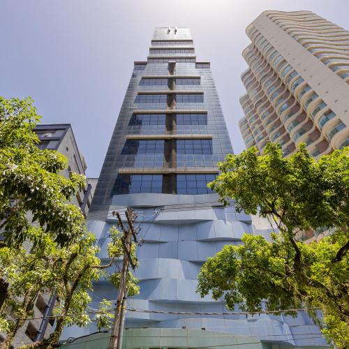 Stay Home Luxo - 1 min da praia do Gonzaga - Estrutura de hotel 4 estrelas - Piscina no Rooftop - Sauna - Academia com vista pro mar em Santos, SP - pousada e hospedagem