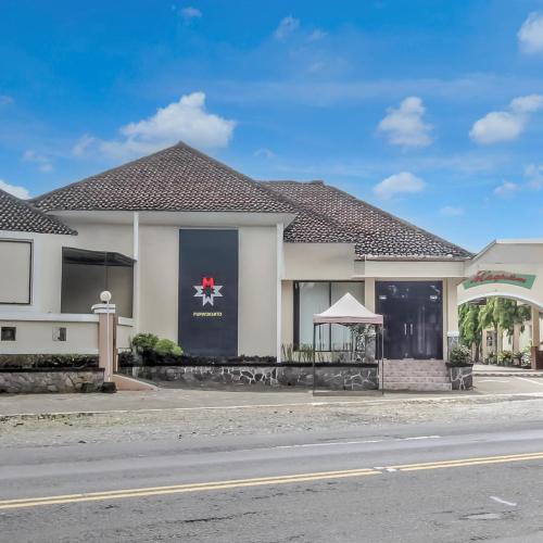 Image of Townhouse Oak near Sokaraja Purwokerto formely Magnum Hotel & Re