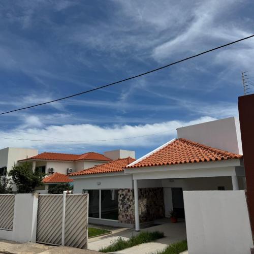 Image of Casa da Lua, com espa�o gourmet no Lubango, Huila