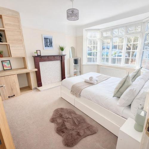 Image of Large Beach Getaway with Hot Tub and Free Parking - Six Bedroom 