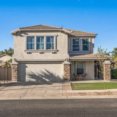 Image of Spacious 4BR Avondale Home Near Phoenix Raceway State Farm Stadi
