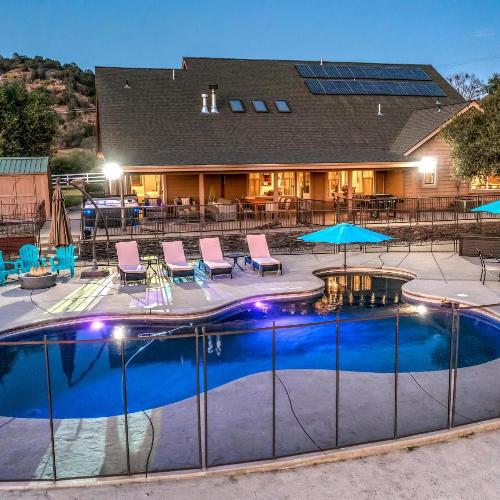 Mountain Elegance w/ pool, spa, projector
