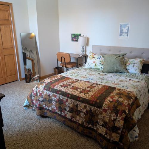 Private Lake Suite Basement Apt- Cabin Feel - Near Twin Cities - Dog-Friendly