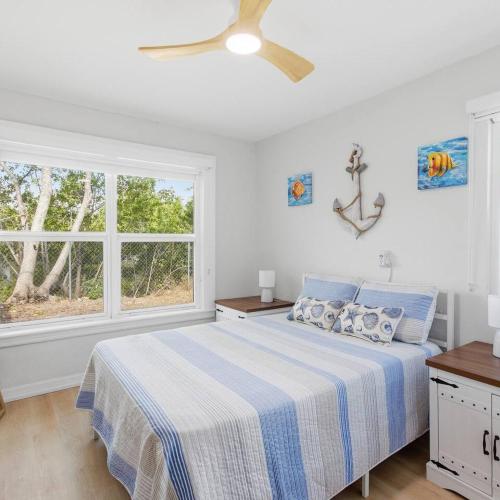 Image of Modern Retreat Near 5th Ave & Beach-Quiet w/Lake