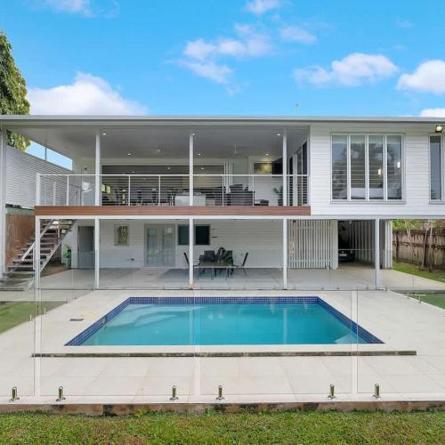 'Perfect Pool House' Idyllic Tropical Retreat