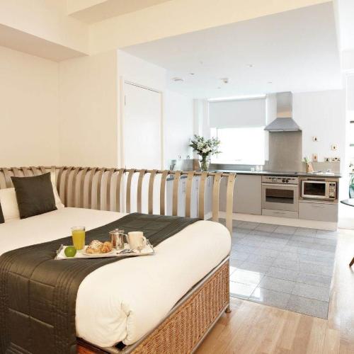 196 Bishopsgate Apartments by DMONTRIO