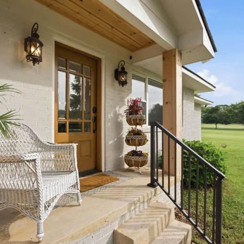 Luxury Golf Course Retreat with Mountain Views