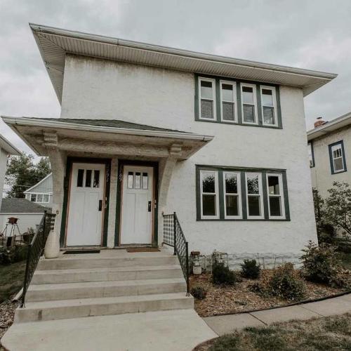 La Rue House by LuxeSleeps Charming 1920s Duplex Near Grand Ave 2 Bedrooms 1 Bath