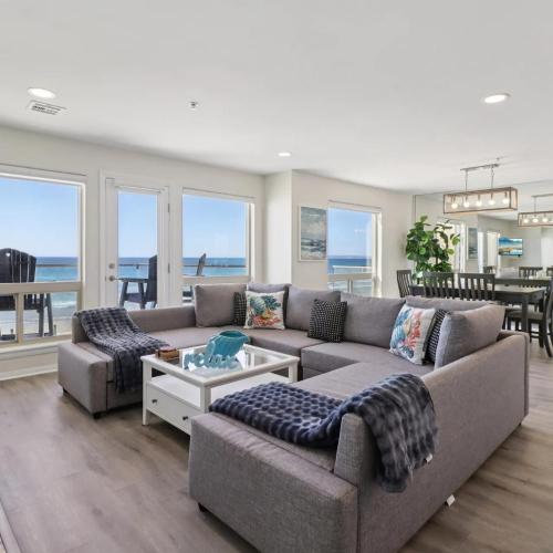 Modern Coastal Escape Breathtaking Ocean