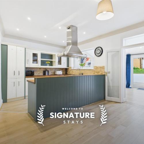 Image of Queens Road by Signature Stays - Modern - Central