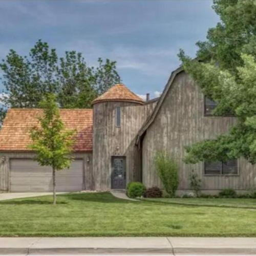 Unique Home Perfect for Gathering Pets welcome!