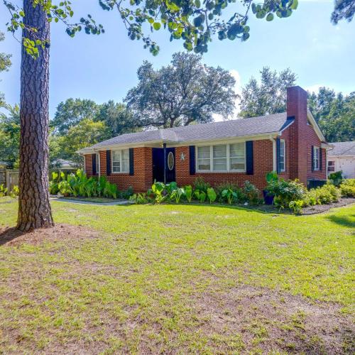 1 Mi to Dtwn Conway! Home w/ Fenced Yard & Patios
