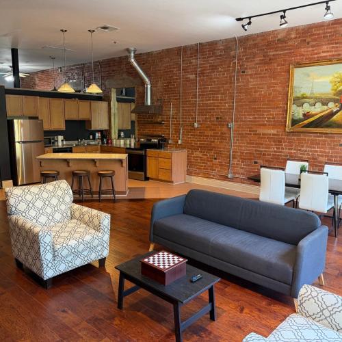 Urban Chic Unit 3 Modern Downtown Sleeps 2