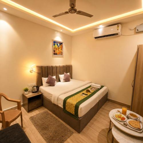HOTEL SHREE BAANAARAS IN - Warm Hospitality & Comfortable Room - wifi - Restaurant - BEST FAMILY HOTEL IN VARANASI