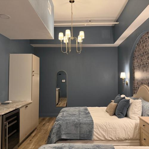Hollyhock Suite 506