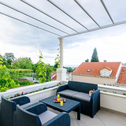 Miracle Apartments, undefined