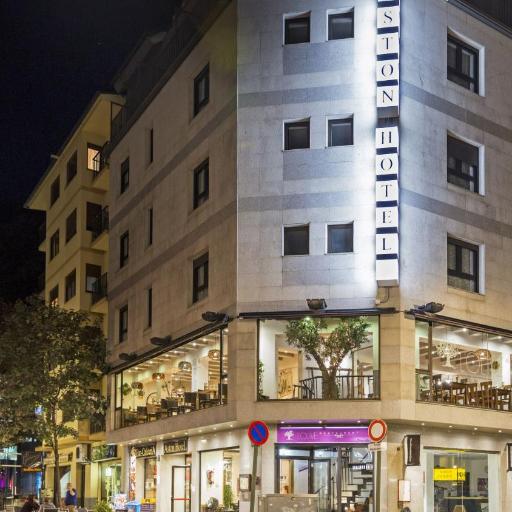 Aston Hotel, undefined