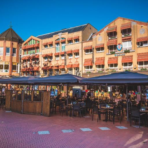 Queen Hotel, undefined