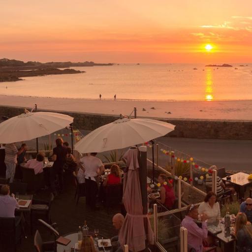 Cobo Bay Hotel, undefined