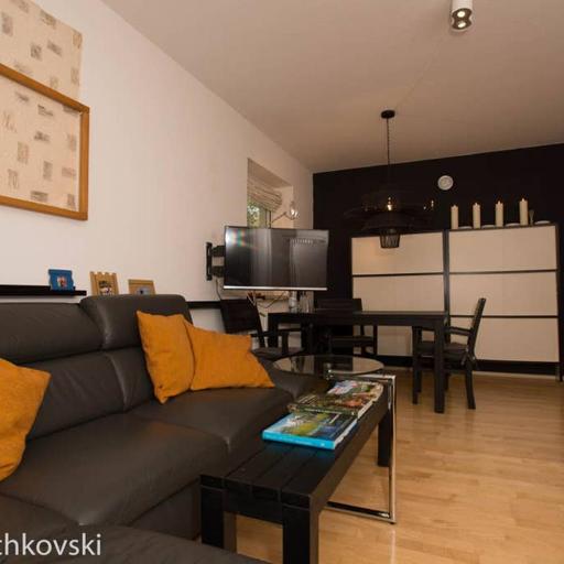 bahnhofsnahe, ruhige und sonnige 2 Zimmerwohnung im Dichterviertel (bis 4 Personen), undefined